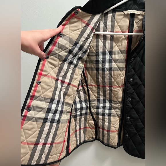Burberry Quilted Thermoregulated Jacket in Black Colour - Picture 7 of 12